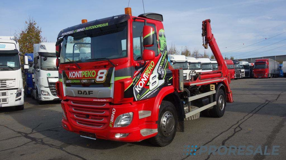 DAF CF 370 FA Day Cab EURO 6 řetězový nosič kontejnerů AK12 - Camião multibenne: foto 2 DAF CF 370 FA Day Cab EURO 6 řetězový nosič kontejnerů AK12 - Camião multibenne: foto 2
