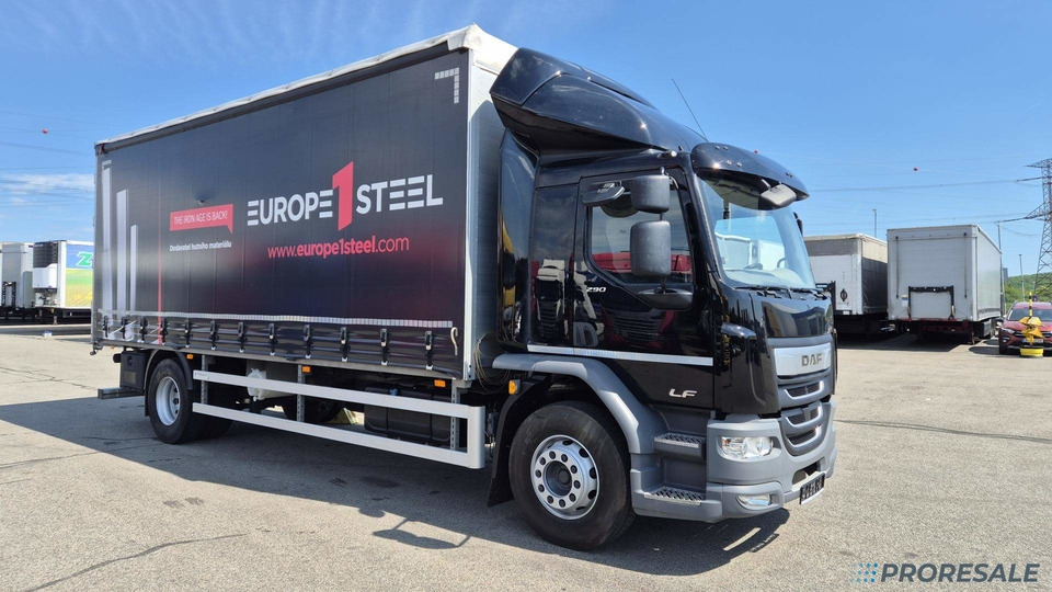 DAF LF 290 FA Sleeper Cab EURO 6 - valník s plachtou - Camião de lona: foto 1 DAF LF 290 FA Sleeper Cab EURO 6 - valník s plachtou - Camião de lona: foto 1