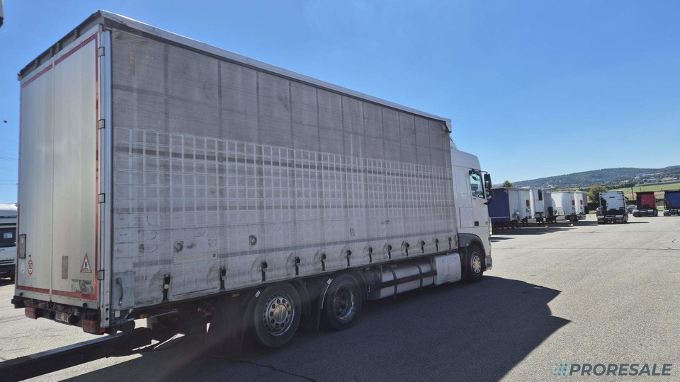 DAF XF 410 FAR SC EURO 6 - velkoobjemová souprava - prodejné jen s přívěsem SCHWARZMÜLLER TPA 2/E - cena je za celou soupravu - Camião de lona: foto 4 DAF XF 410 FAR SC EURO 6 - velkoobjemová souprava - prodejné jen s přívěsem SCHWARZMÜLLER TPA 2/E - cena je za celou soupravu - Camião de lona: foto 4