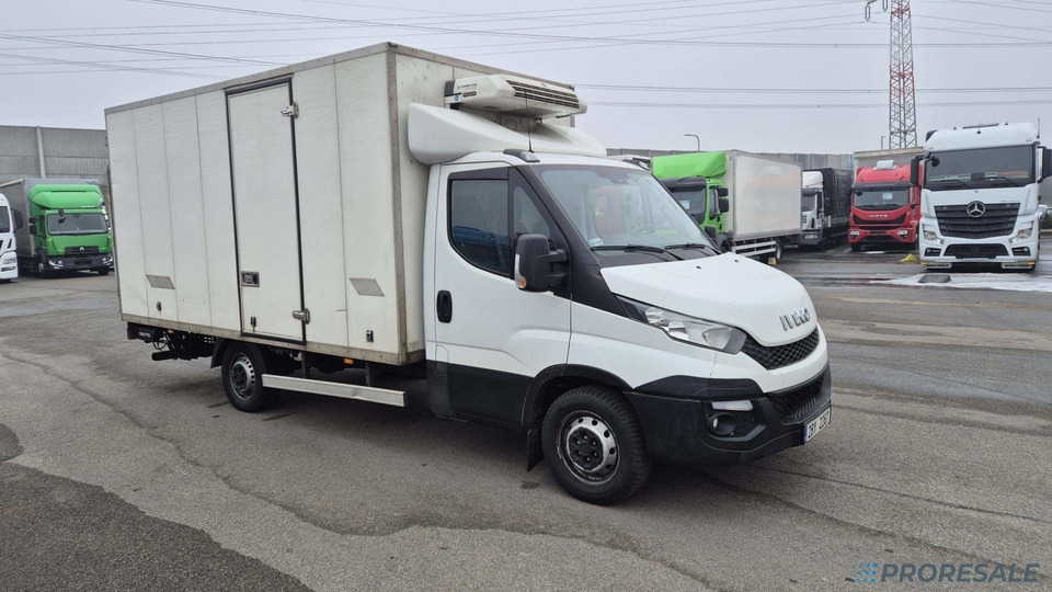 IVECO DAILY 35S11 - mrazírna + elektro agregát THERMO KING V-300 Max + zvedací čelo 750 kg - Carrinha frigorífica: foto 1 IVECO DAILY 35S11 - mrazírna + elektro agregát THERMO KING V-300 Max + zvedací čelo 750 kg - Carrinha frigorífica: foto 1