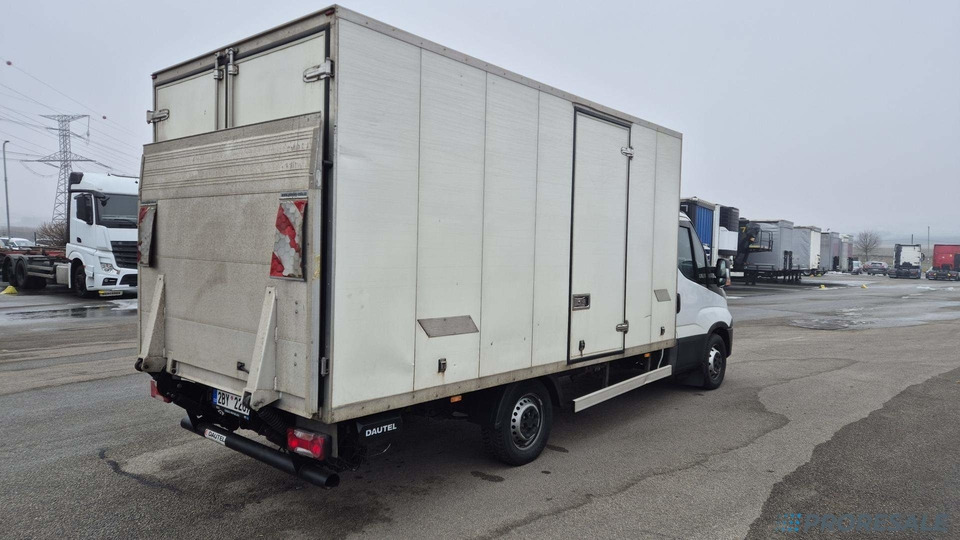 IVECO DAILY 35S11 - mrazírna + elektro agregát THERMO KING V-300 Max + zvedací čelo 750 kg - Carrinha frigorífica: foto 3 IVECO DAILY 35S11 - mrazírna + elektro agregát THERMO KING V-300 Max + zvedací čelo 750 kg - Carrinha frigorífica: foto 3