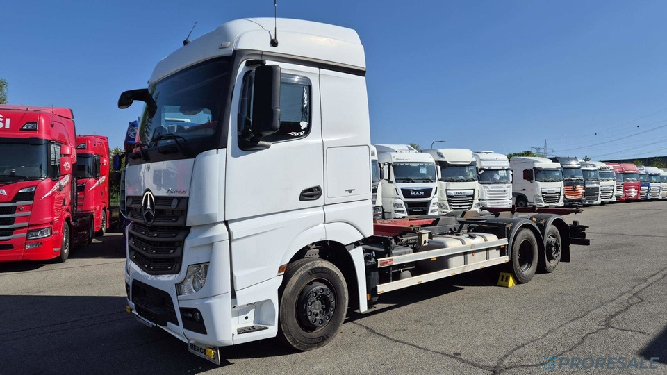 MERCEDES-BENZ ACTROS 2546 L 6X2 EURO 6 - pro přepravu BDF - Camião transportador de contêineres/ Caixa móvel: foto 2 MERCEDES-BENZ ACTROS 2546 L 6X2 EURO 6 - pro přepravu BDF - Camião transportador de contêineres/ Caixa móvel: foto 2