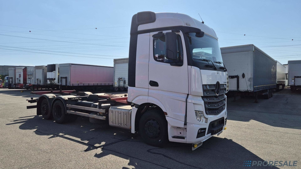 MERCEDES-BENZ ACTROS 2546 L 6X2 EURO 6 - pro přepravu BDF - Camião transportador de contêineres/ Caixa móvel: foto 1 MERCEDES-BENZ ACTROS 2546 L 6X2 EURO 6 - pro přepravu BDF - Camião transportador de contêineres/ Caixa móvel: foto 1