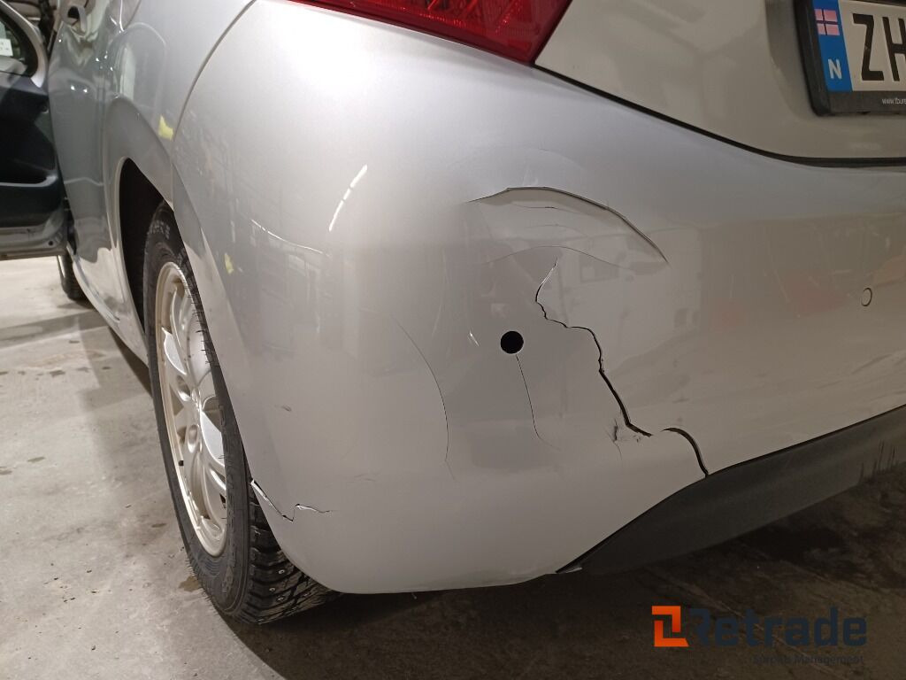 Bil Peugeot 208 Automat - Automóvel: foto 4 Bil Peugeot 208 Automat - Automóvel: foto 4