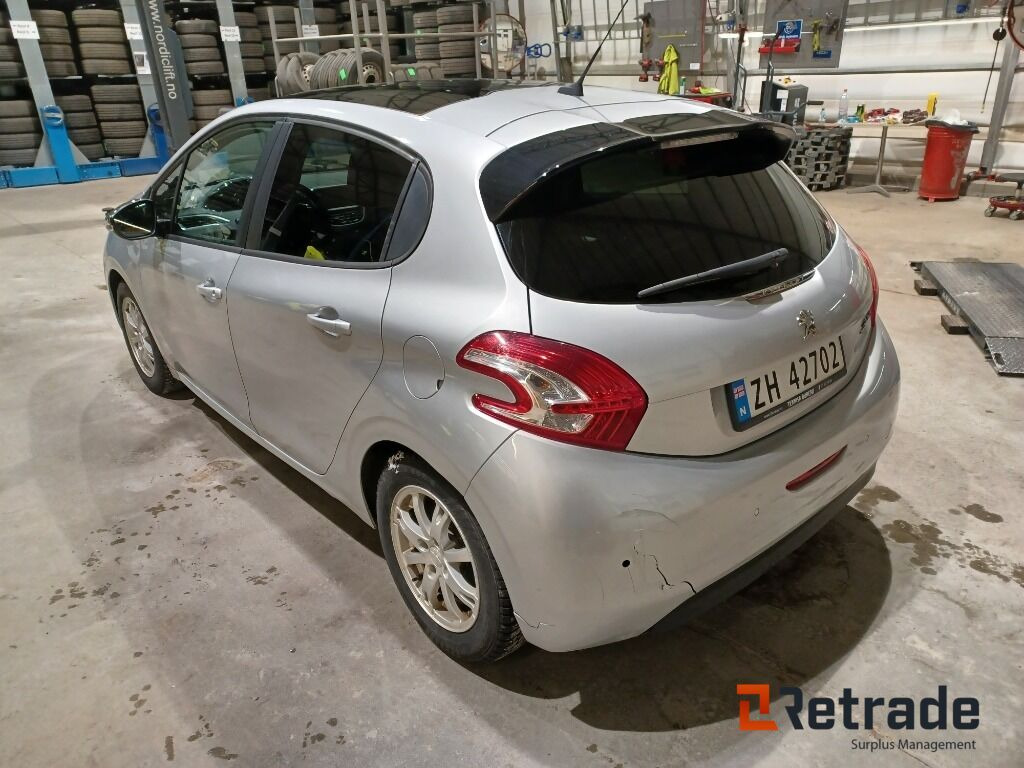 Bil Peugeot 208 Automat - Automóvel: foto 3 Bil Peugeot 208 Automat - Automóvel: foto 3