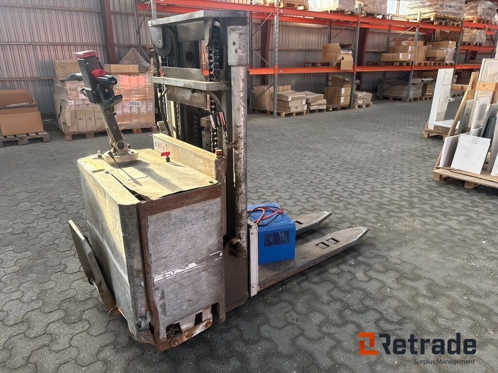 El-stabler Toyota SBE/S1500 - Stacker: foto 3 El-stabler Toyota SBE/S1500 - Stacker: foto 3