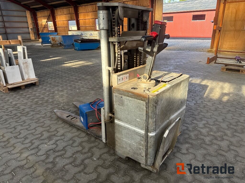 El-stabler Toyota SBE/S1500 - Stacker: foto 4 El-stabler Toyota SBE/S1500 - Stacker: foto 4