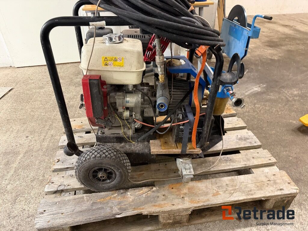 Högtryckstvätt - Lavadora de alta pressão: foto 1 Högtryckstvätt - Lavadora de alta pressão: foto 1