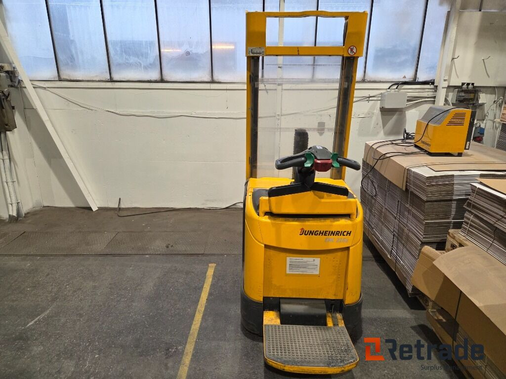 Jungheinrich erc 216z med lader 2015 mod - Stacker: foto 3 Jungheinrich erc 216z med lader 2015 mod - Stacker: foto 3