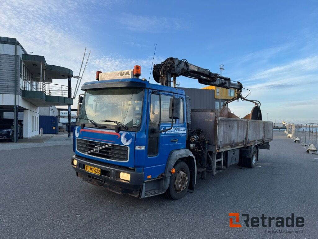 Kranbil VOLVO FL 612 - Camião de caixa aberta/ Plataforma, Camião grua: foto 1 Kranbil VOLVO FL 612 - Camião de caixa aberta/ Plataforma, Camião grua: foto 1