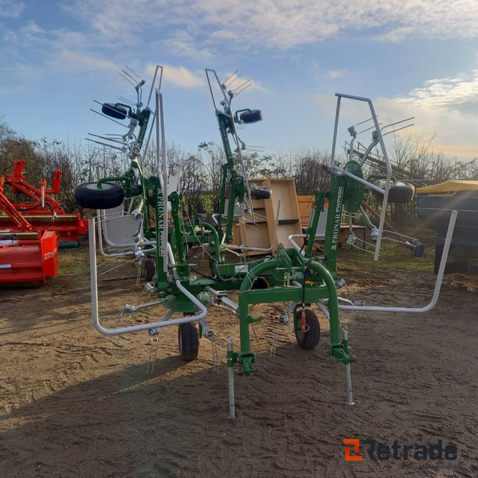 Pronar PWP 530 Vender/spreder. - Máquina agrícola: foto 3 Pronar PWP 530 Vender/spreder. - Máquina agrícola: foto 3