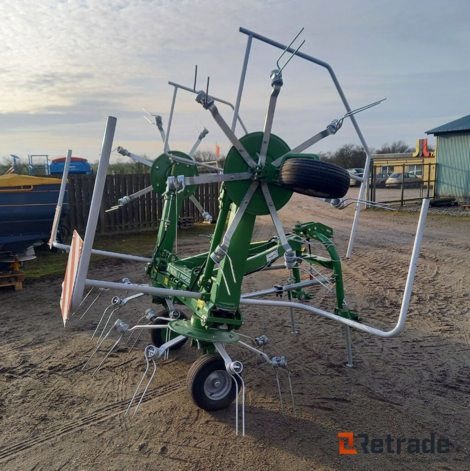 Pronar PWP 530 Vender/spreder. - Máquina agrícola: foto 4 Pronar PWP 530 Vender/spreder. - Máquina agrícola: foto 4