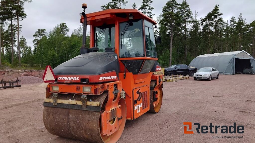 Asfaltsvält DYNAPAC CG233HF - Máquina de construção: foto 4 Asfaltsvält DYNAPAC CG233HF - Máquina de construção: foto 4