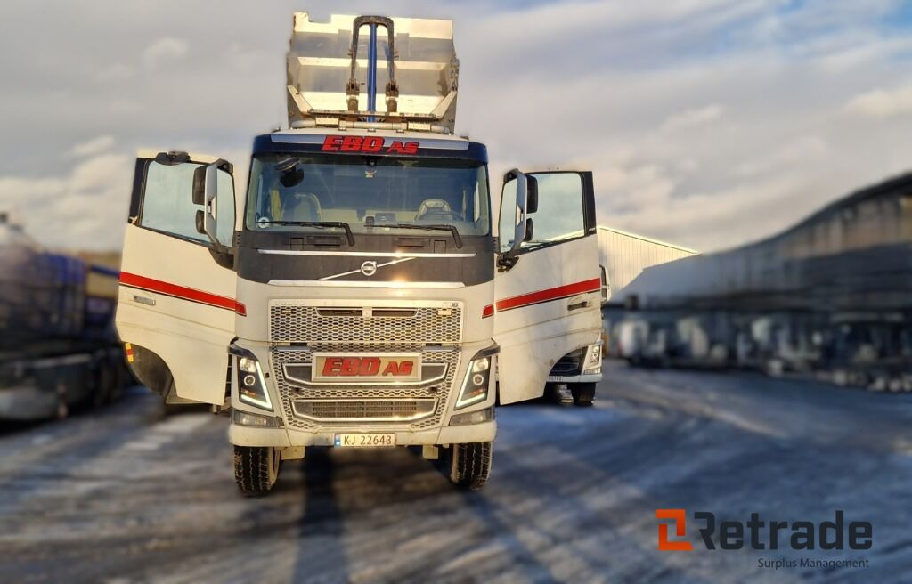Robust og klar tippbil – Volvo FH16 650 8x4 med tipp og hengeropplegg - Camião basculante: foto 2 Robust og klar tippbil – Volvo FH16 650 8x4 med tipp og hengeropplegg - Camião basculante: foto 2