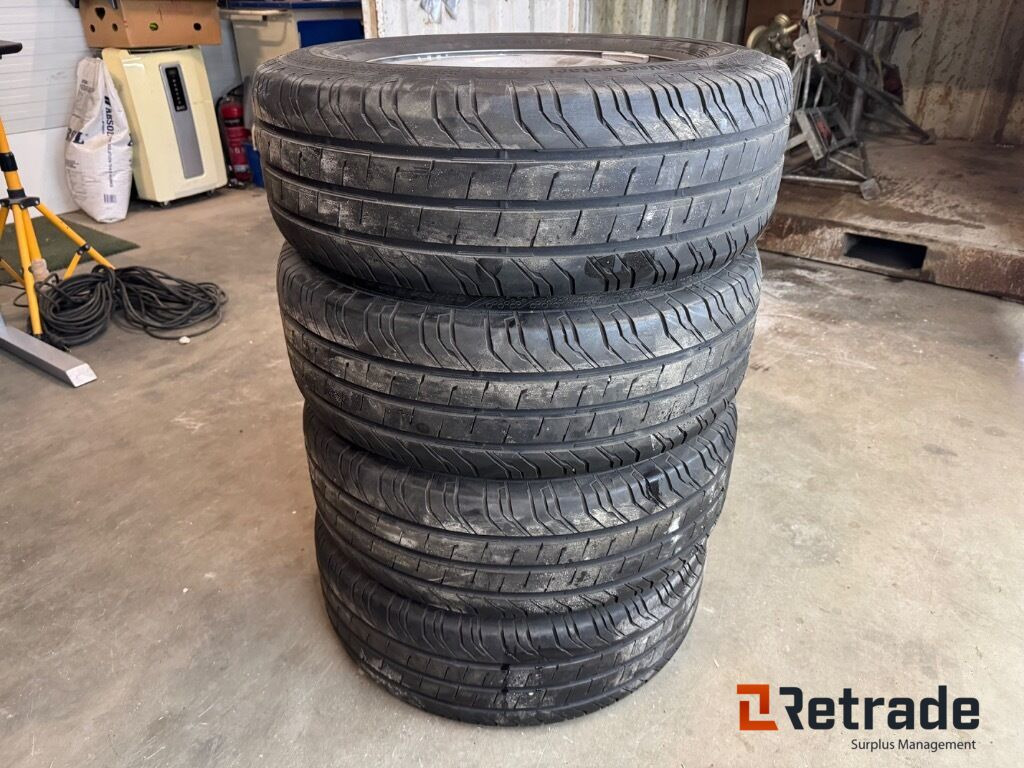 Sommardäck Continental 235/65R16C på fälg MB Sprinter - Equipamento de construção: foto 1 Sommardäck Continental 235/65R16C på fälg MB Sprinter - Equipamento de construção: foto 1