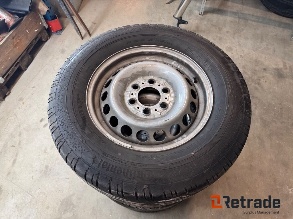 Sommardäck Continental 235/65R16C på fälg MB Sprinter - Equipamento de construção: foto 4 Sommardäck Continental 235/65R16C på fälg MB Sprinter - Equipamento de construção: foto 4