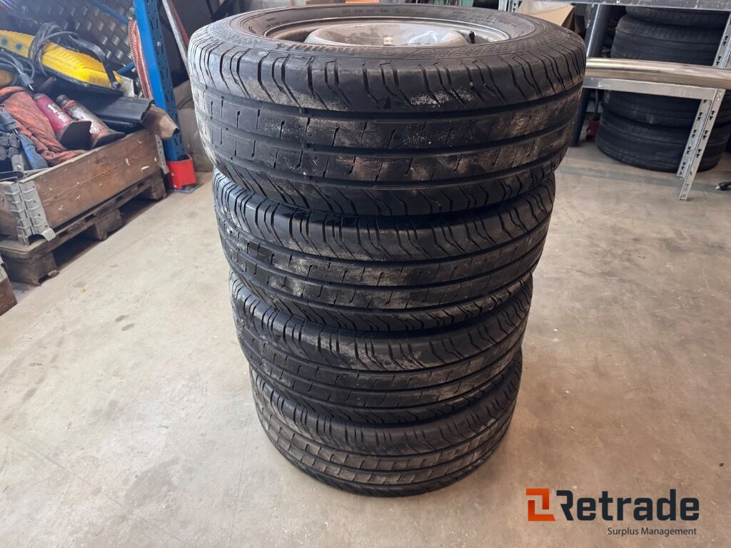 Sommardäck Continental 235/65R16C på fälg MB Sprinter - Equipamento de construção: foto 3 Sommardäck Continental 235/65R16C på fälg MB Sprinter - Equipamento de construção: foto 3
