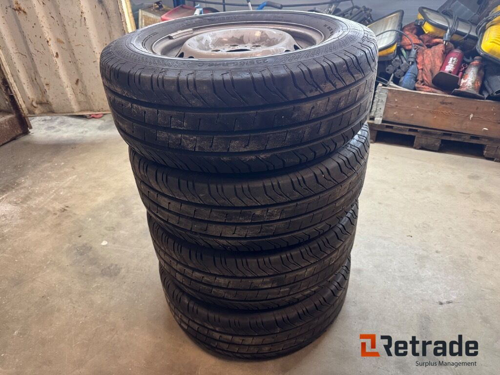 Sommardäck Continental 235/65R16C på fälg MB Sprinter - Equipamento de construção: foto 2 Sommardäck Continental 235/65R16C på fälg MB Sprinter - Equipamento de construção: foto 2