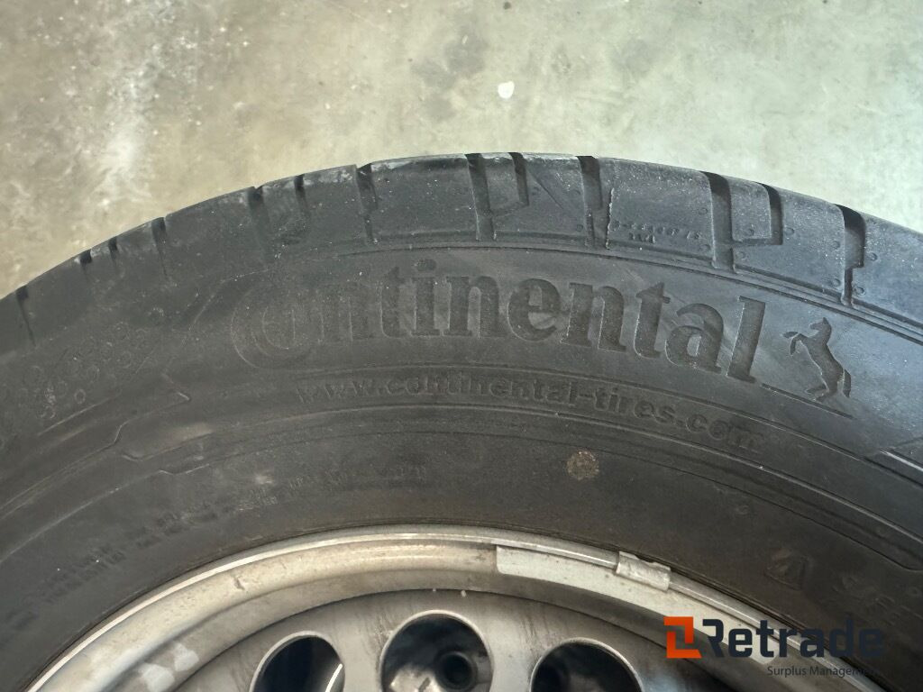 Sommardäck Continental 235/65R16C på fälg MB Sprinter - Equipamento de construção: foto 5 Sommardäck Continental 235/65R16C på fälg MB Sprinter - Equipamento de construção: foto 5