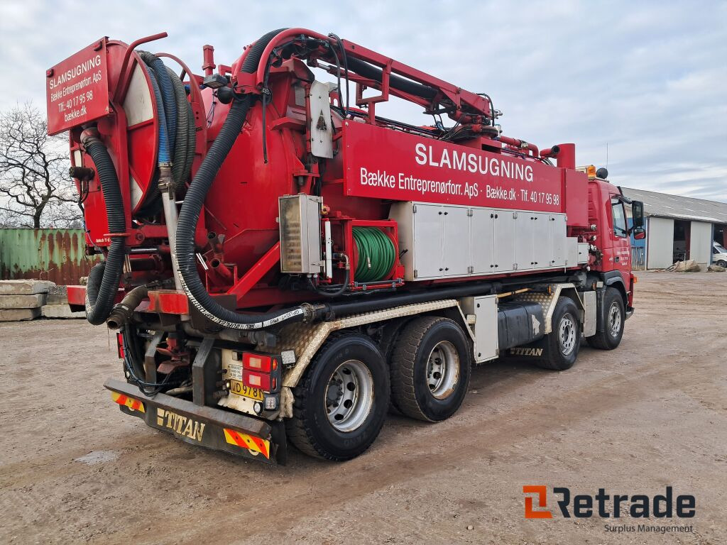 Volvo FM 400 8x2 med wirehejs og Hvidtved Larsen slamsuger - Caminhão limpa fossa: foto 4 Volvo FM 400 8x2 med wirehejs og Hvidtved Larsen slamsuger - Caminhão limpa fossa: foto 4