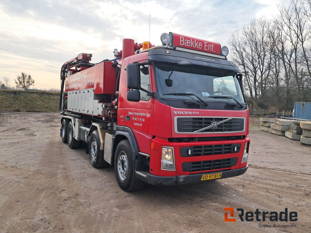 Volvo FM 400 8x2 med wirehejs og Hvidtved Larsen slamsuger - Caminhão limpa fossa: foto 3 Volvo FM 400 8x2 med wirehejs og Hvidtved Larsen slamsuger - Caminhão limpa fossa: foto 3