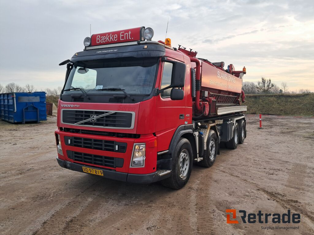 Volvo FM 400 8x2 med wirehejs og Hvidtved Larsen slamsuger - Caminhão limpa fossa: foto 1 Volvo FM 400 8x2 med wirehejs og Hvidtved Larsen slamsuger - Caminhão limpa fossa: foto 1