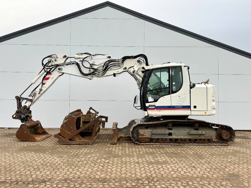 Liebherr R914 Compact - Triple Boom + Extra Attachments - Escavadora de rastos: foto 2 Liebherr R914 Compact - Triple Boom + Extra Attachments - Escavadora de rastos: foto 2
