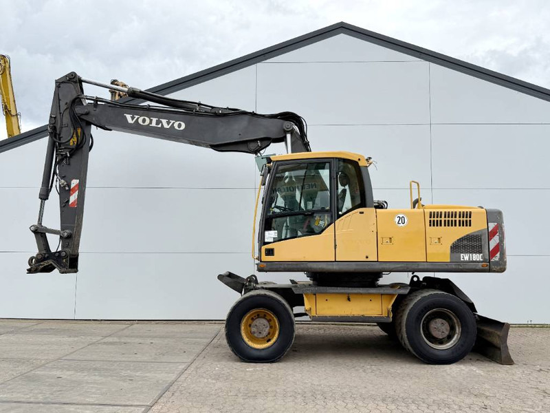 Volvo EW180C - Dutch Machine / Triple Boom - Escavadeira de rodas: foto 1 Volvo EW180C - Dutch Machine / Triple Boom - Escavadeira de rodas: foto 1