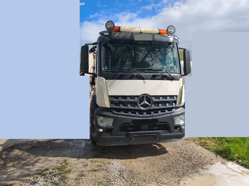 Mercedes Actros 3243 - Caminhão com plataforma aérea: foto 1 Mercedes Actros 3243 - Caminhão com plataforma aérea: foto 1