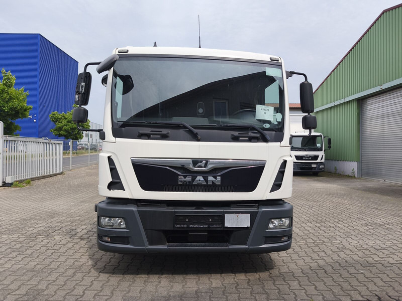 MAN TGL 8.190 Koffer gFH AHK LBW Euro 6 4x2 (11) TÜV NEU - Camião furgão: foto 3 MAN TGL 8.190 Koffer gFH AHK LBW Euro 6 4x2 (11) TÜV NEU - Camião furgão: foto 3