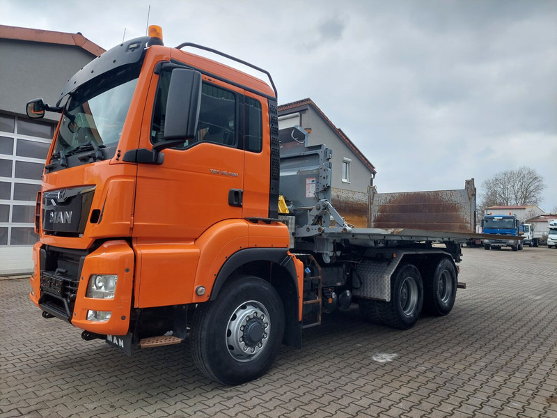 MAN TGS 26.500 Hydrodrive Schwarzmüller Wechselsystem SZM - Camião basculante: foto 1 MAN TGS 26.500 Hydrodrive Schwarzmüller Wechselsystem SZM - Camião basculante: foto 1