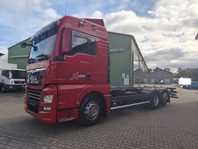 MAN TGX 26.500 BDF 6x2 Euro 6 Standard Lift+Lenk (29) - Camião chassi: foto 1 MAN TGX 26.500 BDF 6x2 Euro 6 Standard Lift+Lenk (29) - Camião chassi: foto 1