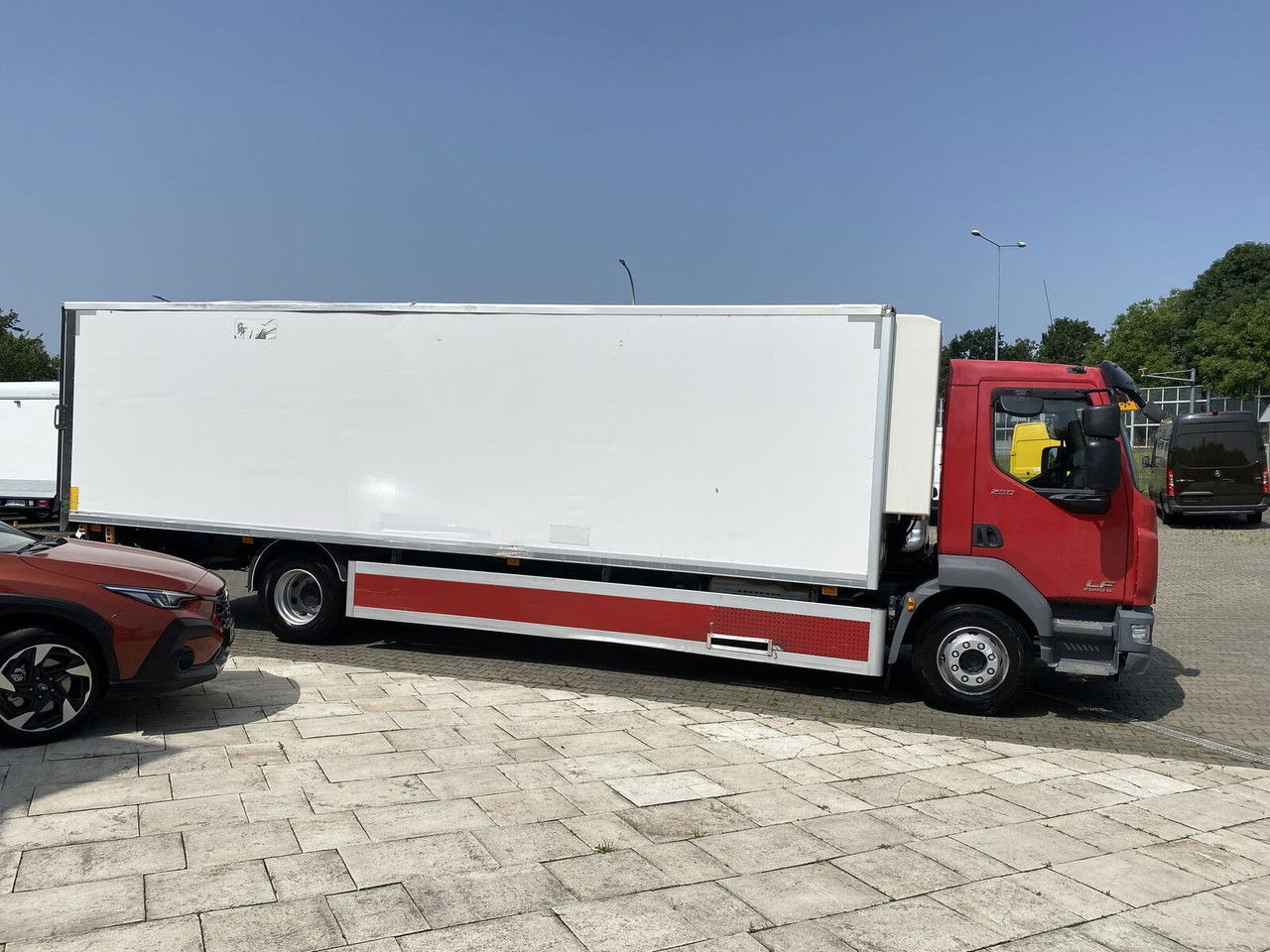 DAF LF 250 E6 AUT / 119TKM / Hulsteins -24 +25 / 18 EP / Serviced - Camião frigorífico: foto 4 DAF LF 250 E6 AUT / 119TKM / Hulsteins -24 +25 / 18 EP / Serviced - Camião frigorífico: foto 4