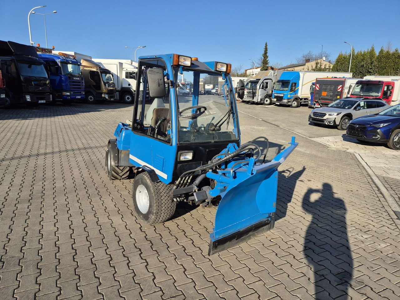 Holder C245 4WD / Tool carrier / Snow plow / PTO Front AN D Rear / 4X4 / Holder C245 4WD / Tool carrier / Snow plow / PTO Front AN D Rear / 4X4 / - Trator municipal: foto 5 Holder C245 4WD / Tool carrier / Snow plow / PTO Front AN D Rear / 4X4 / Holder C245 4WD / Tool carrier / Snow plow / PTO Front AN D Rear / 4X4 / - Trator municipal: foto 5