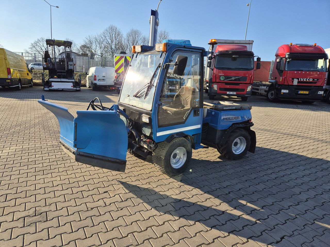 Holder C245 4WD / Tool carrier / Snow plow / PTO Front AN D Rear / 4X4 / Holder C245 4WD / Tool carrier / Snow plow / PTO Front AN D Rear / 4X4 / - Trator municipal: foto 1 Holder C245 4WD / Tool carrier / Snow plow / PTO Front AN D Rear / 4X4 / Holder C245 4WD / Tool carrier / Snow plow / PTO Front AN D Rear / 4X4 / - Trator municipal: foto 1