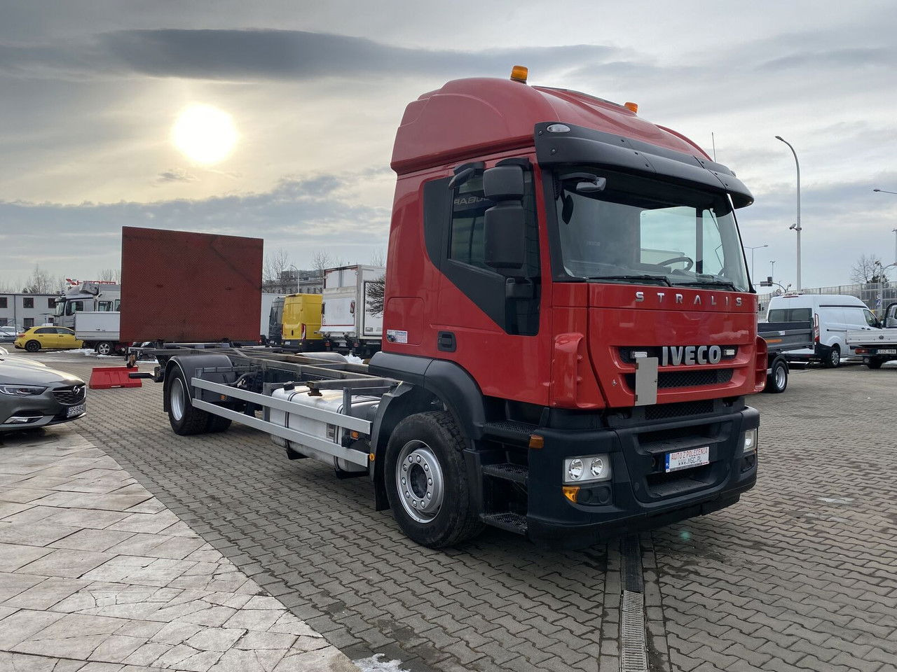 IVECO Stralis 360 AT 190 / Euro 5 / NEW Service / Long Frame - Camião chassi: foto 2 IVECO Stralis 360 AT 190 / Euro 5 / NEW Service / Long Frame - Camião chassi: foto 2