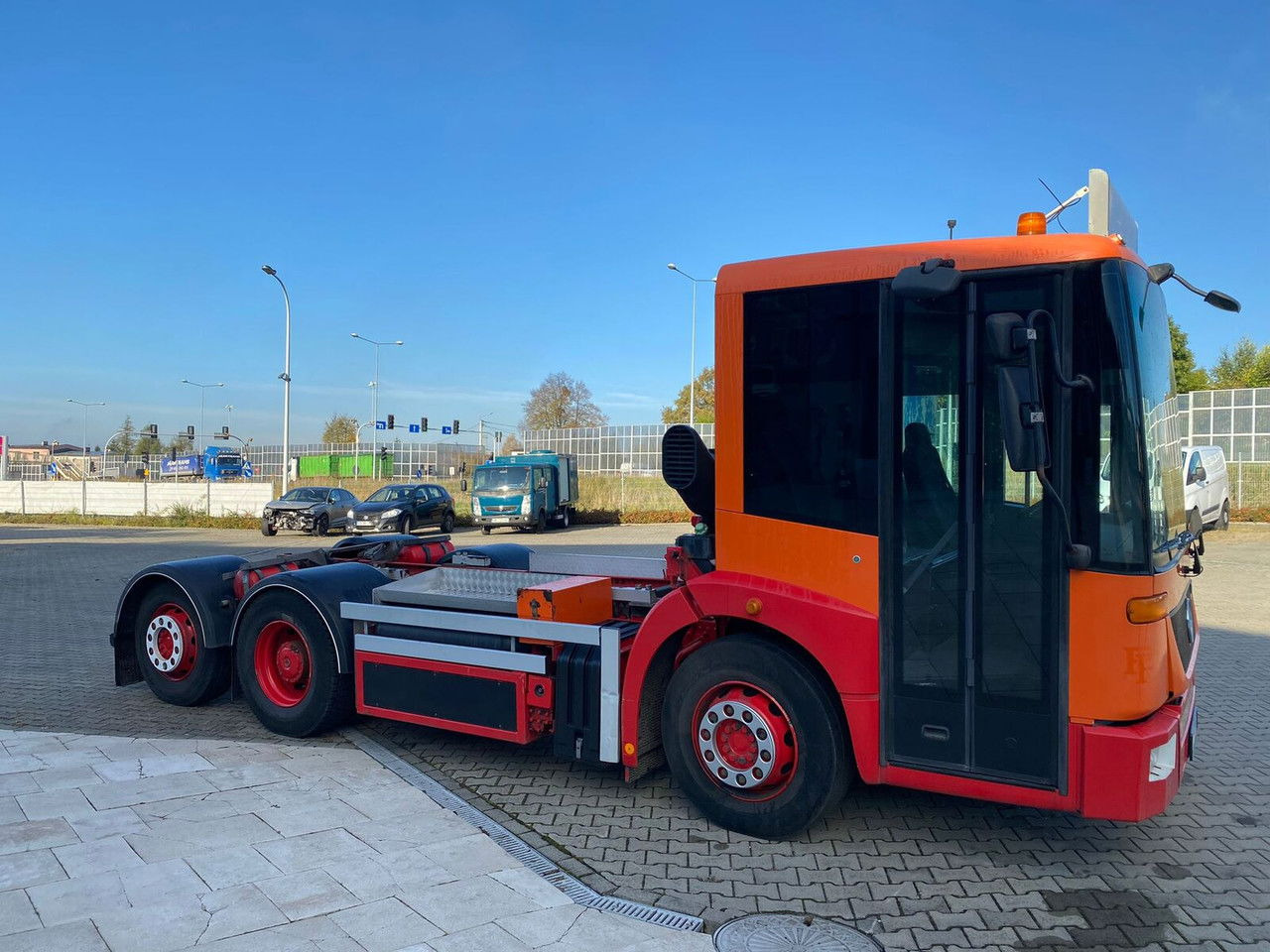 MERCEDES-BENZ Mercedes-Benz Eqonic 2628 - 1 Owner - Euro6 - LOW KM - Camião chassi: foto 3 MERCEDES-BENZ Mercedes-Benz Eqonic 2628 - 1 Owner - Euro6 - LOW KM - Camião chassi: foto 3