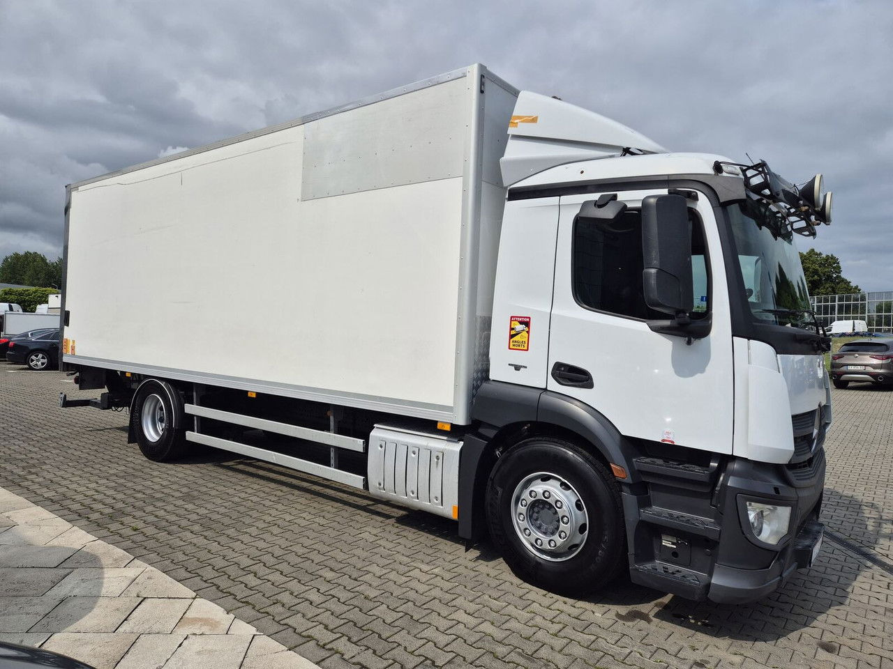 Mercedes-Benz Antos 1830 L / Container / Accident-Free / 1 Owner / Serviced / - Camião furgão: foto 5 Mercedes-Benz Antos 1830 L / Container / Accident-Free / 1 Owner / Serviced / - Camião furgão: foto 5