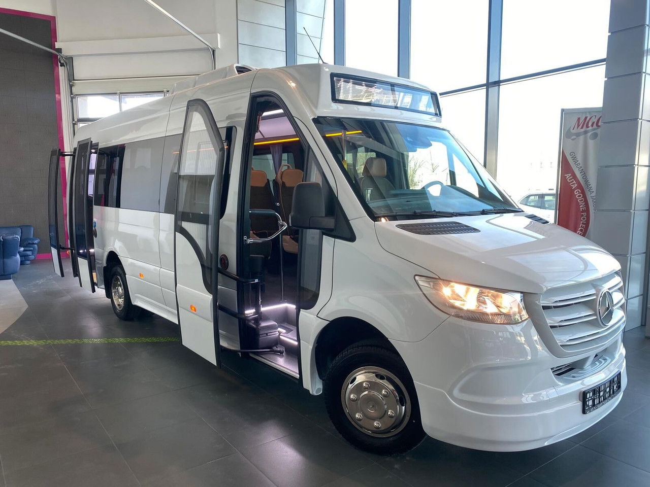 Mercedes-Benz Sprinter 517 - Minibus, Furgão de passageiros: foto 1 Mercedes-Benz Sprinter 517 - Minibus, Furgão de passageiros: foto 1