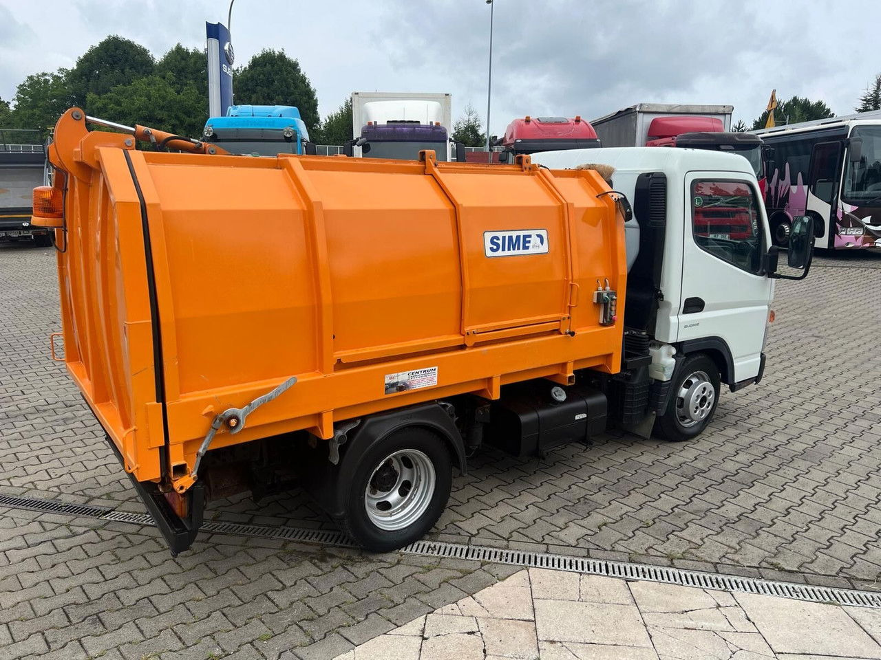 Mitsubishi Canter Fuso 3S13 AMT / Presscontainer / LOW KM / Super Condition - Caminhão de lixo: foto 4 Mitsubishi Canter Fuso 3S13 AMT / Presscontainer / LOW KM / Super Condition - Caminhão de lixo: foto 4