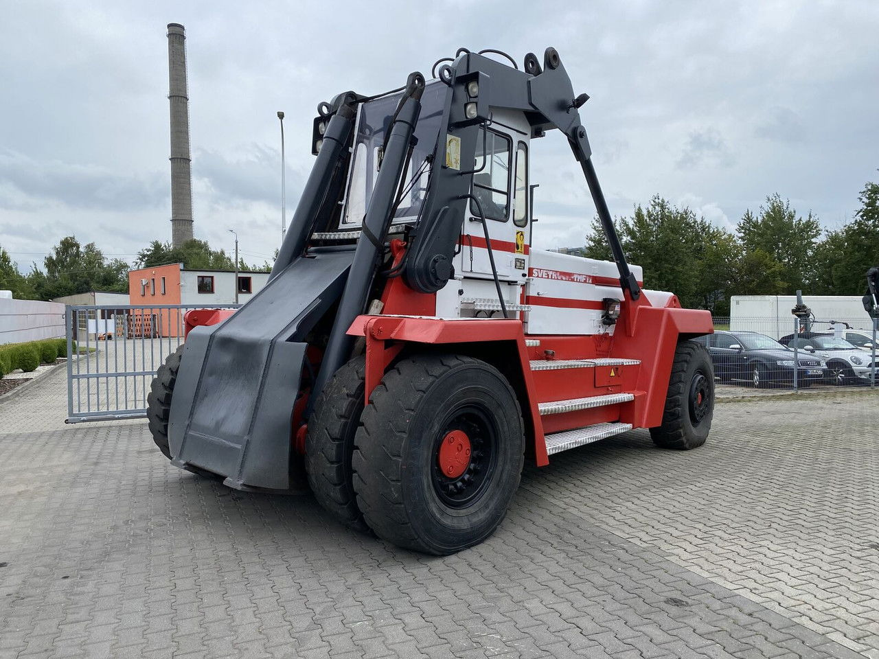 SVETRUCK TMF 12/9 HB - Reachstacker porta contentores: foto 4 SVETRUCK TMF 12/9 HB - Reachstacker porta contentores: foto 4