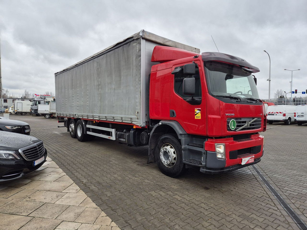 Volvo FE 320 62R / Serviced / 22 EP / Euro 4 - Camião de lona: foto 4 Volvo FE 320 62R / Serviced / 22 EP / Euro 4 - Camião de lona: foto 4