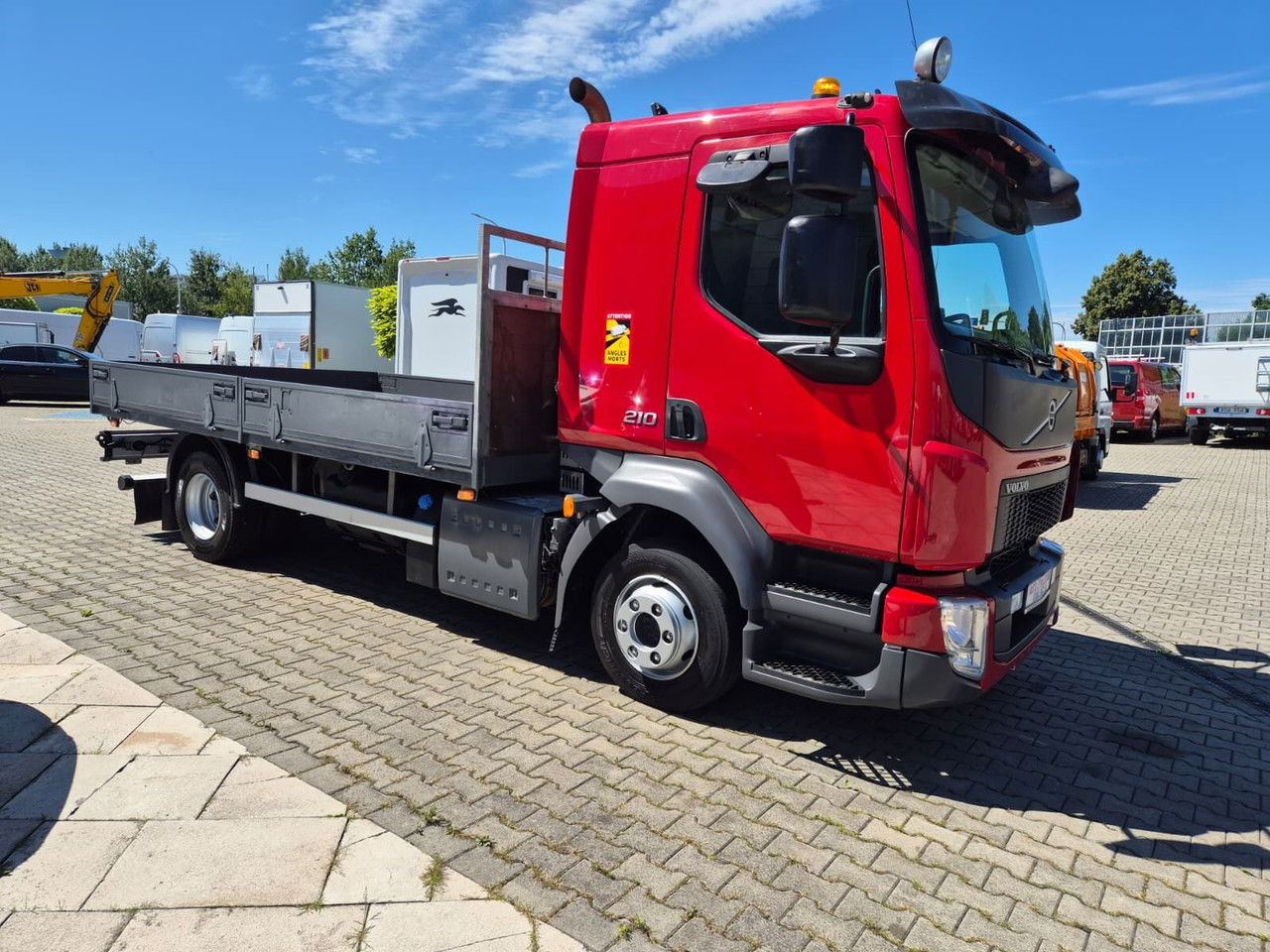 Volvo FL 210 1 Owner / LOW KM / Fassi - Camião de caixa aberta/ Plataforma, Camião grua: foto 5 Volvo FL 210 1 Owner / LOW KM / Fassi - Camião de caixa aberta/ Plataforma, Camião grua: foto 5