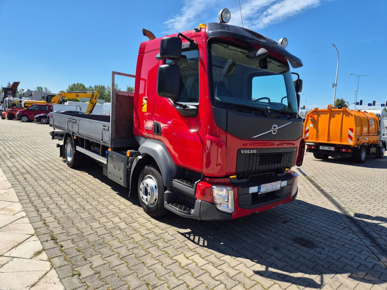 Volvo FL 210 1 Owner / LOW KM / Fassi - Camião de caixa aberta/ Plataforma, Camião grua: foto 4 Volvo FL 210 1 Owner / LOW KM / Fassi - Camião de caixa aberta/ Plataforma, Camião grua: foto 4