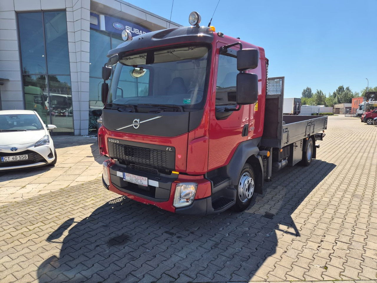 Volvo FL 210 1 Owner / LOW KM / Fassi - Camião de caixa aberta/ Plataforma, Camião grua: foto 2 Volvo FL 210 1 Owner / LOW KM / Fassi - Camião de caixa aberta/ Plataforma, Camião grua: foto 2