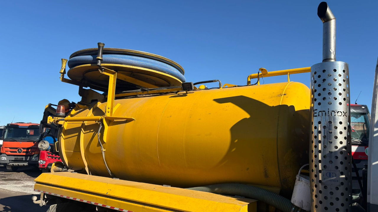 DAF AE55 4x2 vacuum + pressure truck - 8000 liters - Caminhão limpa fossa: foto 4 DAF AE55 4x2 vacuum + pressure truck - 8000 liters - Caminhão limpa fossa: foto 4