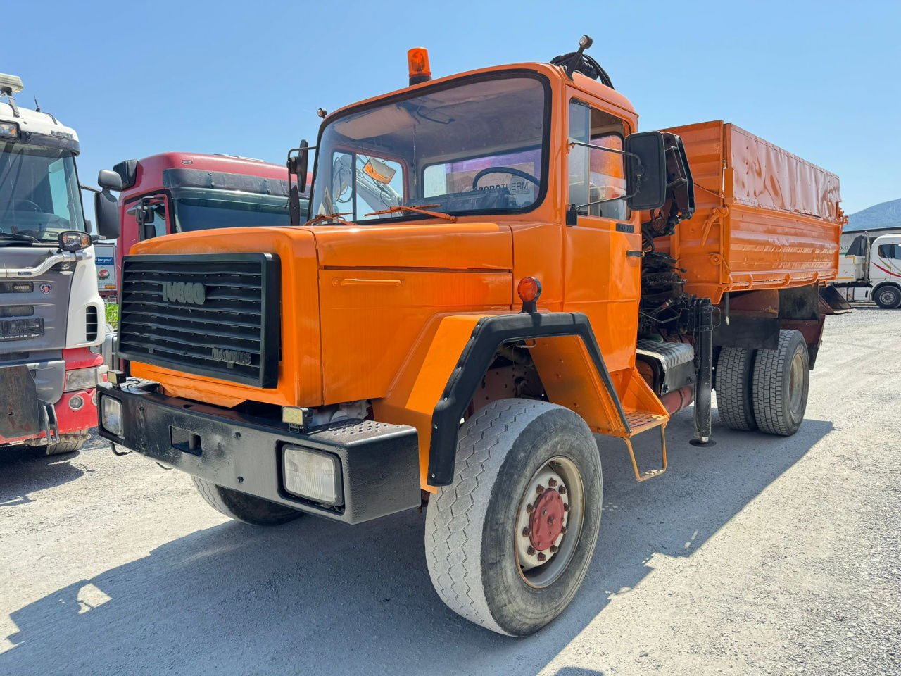 Iveco 160-23 4x4 tipper - crane 9m - Camião basculante: foto 1 Iveco 160-23 4x4 tipper - crane 9m - Camião basculante: foto 1
