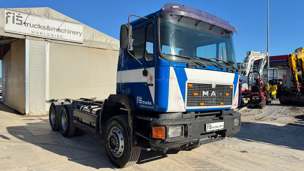 MAN 25.272 6x4 chassis- complete spring - Camião chassi: foto 3 MAN 25.272 6x4 chassis- complete spring - Camião chassi: foto 3