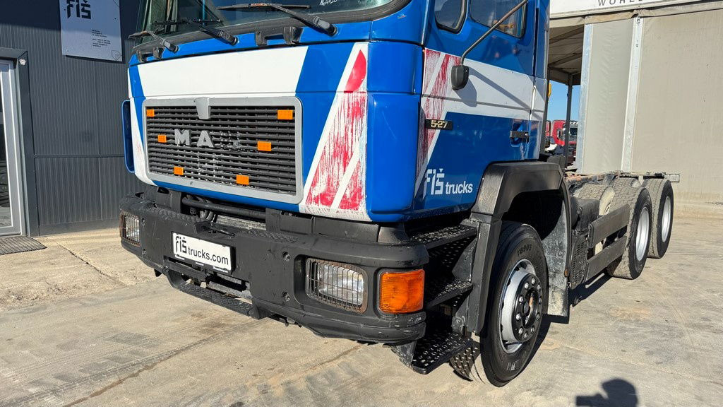 MAN 25.272 6x4 chassis- complete spring - Camião chassi: foto 2 MAN 25.272 6x4 chassis- complete spring - Camião chassi: foto 2