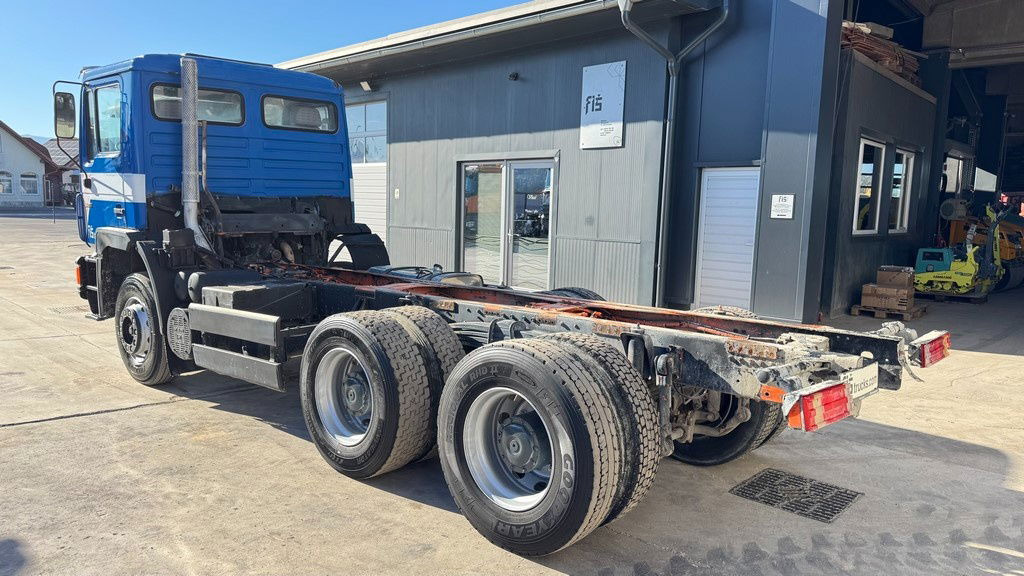 MAN 25.272 6x4 chassis- complete spring - Camião chassi: foto 4 MAN 25.272 6x4 chassis- complete spring - Camião chassi: foto 4